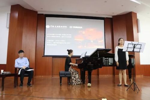 AG旗舰厅艺术家石叔诚与特邀艺术家顾平受邀于成都大学东盟艺术学院、音乐与舞蹈学院艺术实践周开展公开课