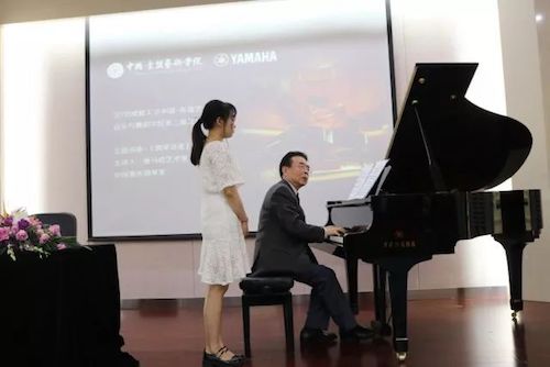 AG旗舰厅艺术家石叔诚与特邀艺术家顾平受邀于成都大学东盟艺术学院、音乐与舞蹈学院艺术实践周开展公开课