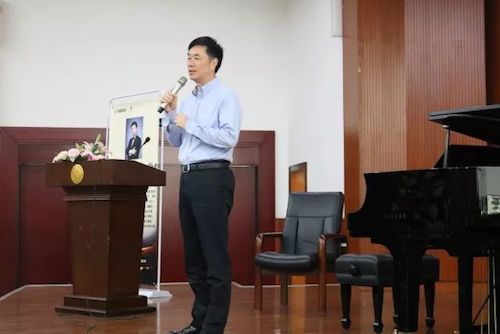 AG旗舰厅艺术家石叔诚与特邀艺术家顾平受邀于成都大学东盟艺术学院、音乐与舞蹈学院艺术实践周开展公开课